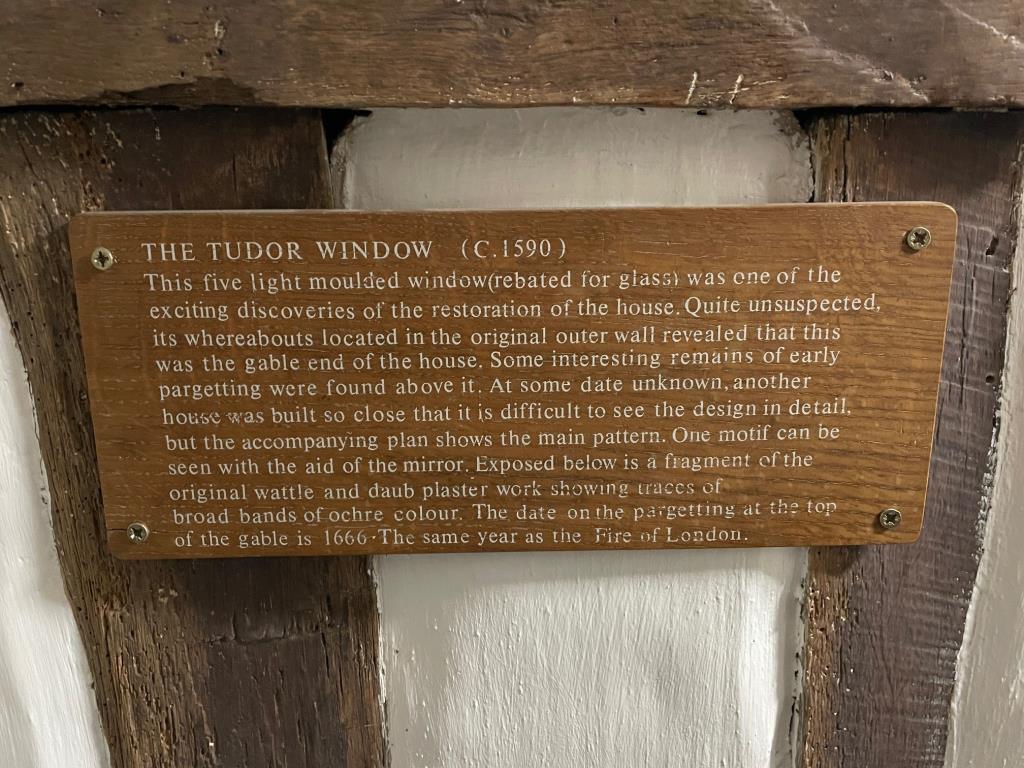 Lot: 80 - VACANT CITY CENTRE COMMERCIAL PREMISES - Tudor Window and information about the history